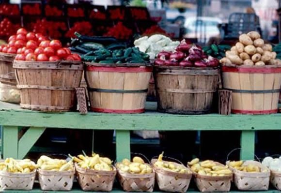 farmers-market-stand-3223367